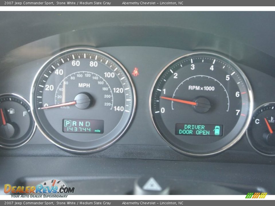 2007 Jeep Commander Sport Stone White / Medium Slate Gray Photo #15