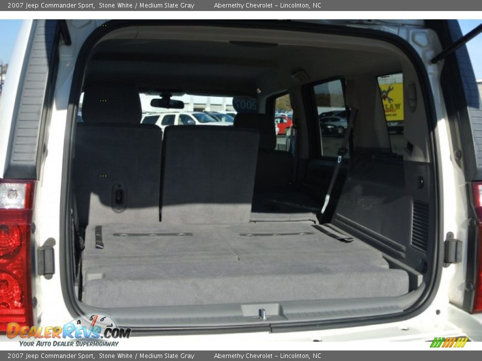 2007 Jeep Commander Sport Stone White / Medium Slate Gray Photo #16