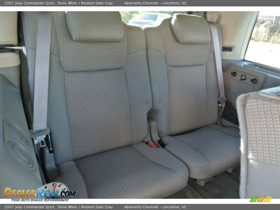 2007 Jeep Commander Sport Stone White / Medium Slate Gray Photo #17
