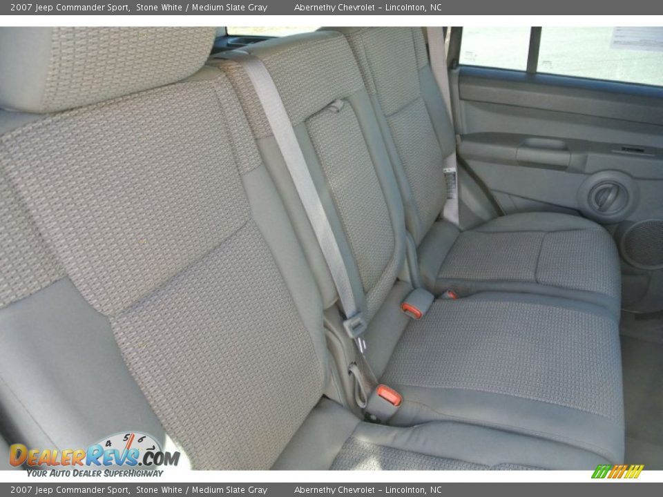 2007 Jeep Commander Sport Stone White / Medium Slate Gray Photo #18