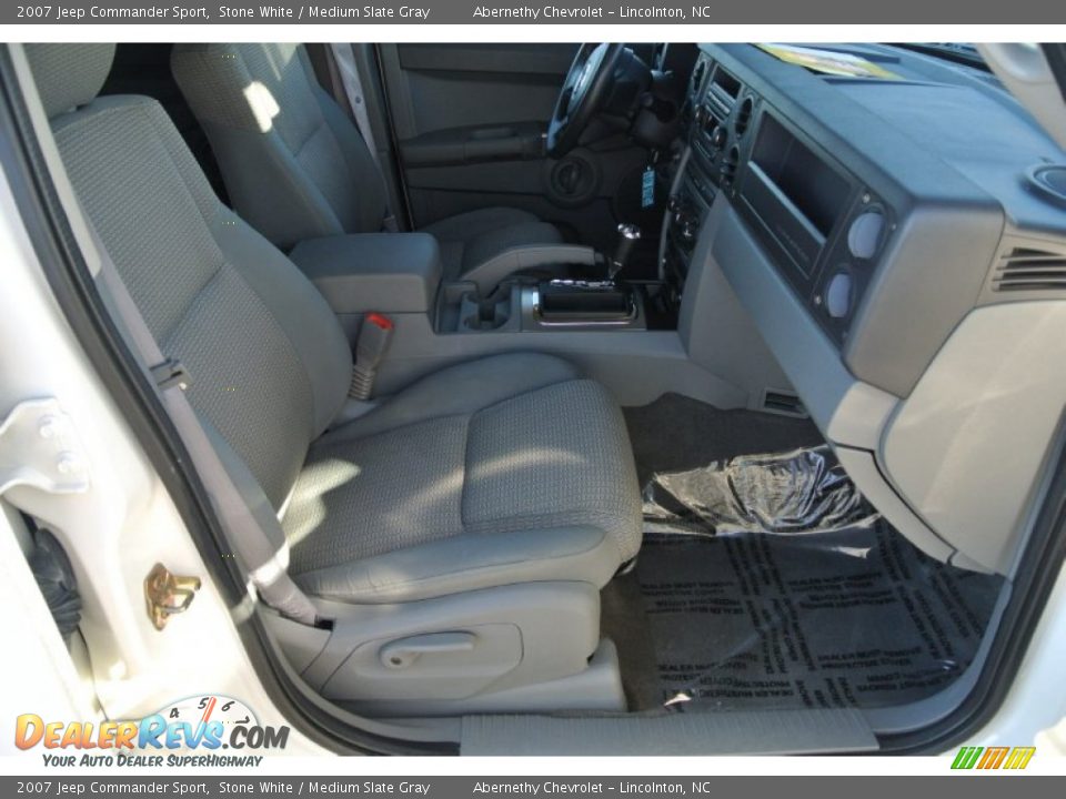 2007 Jeep Commander Sport Stone White / Medium Slate Gray Photo #19