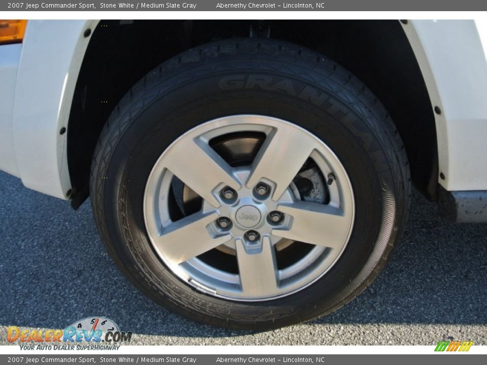 2007 Jeep Commander Sport Stone White / Medium Slate Gray Photo #23