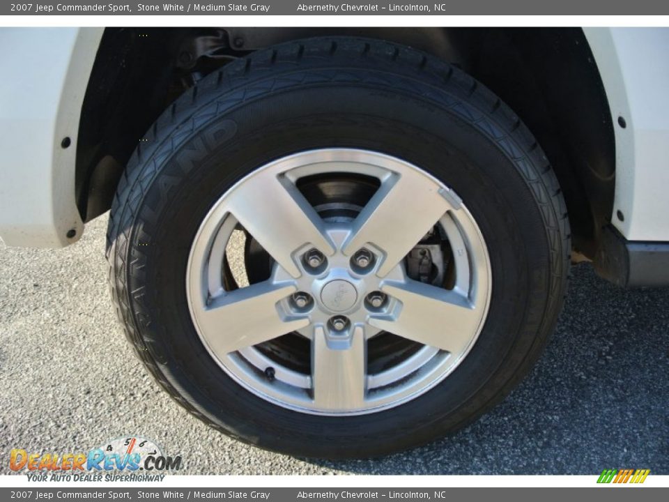 2007 Jeep Commander Sport Stone White / Medium Slate Gray Photo #25