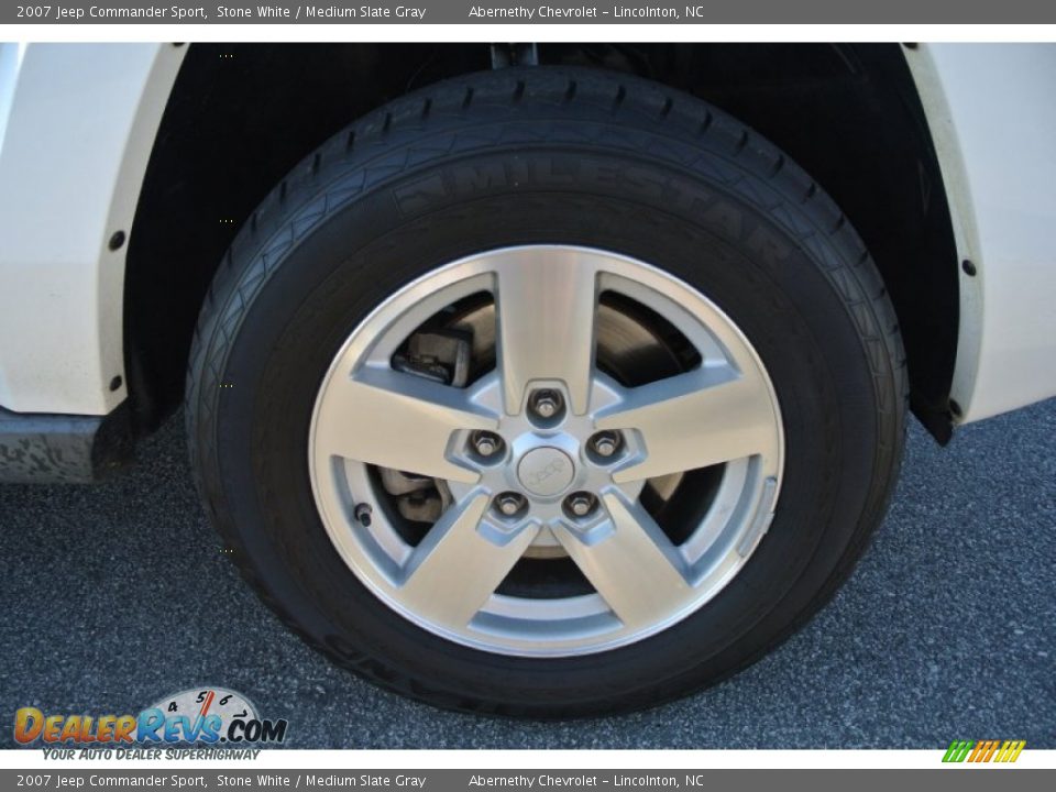 2007 Jeep Commander Sport Stone White / Medium Slate Gray Photo #26
