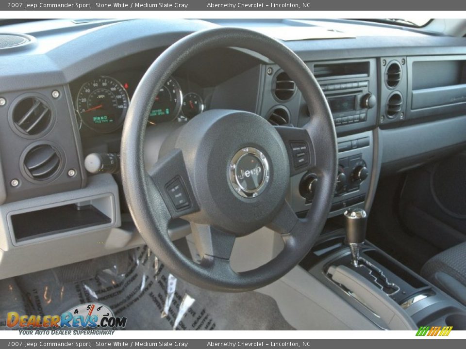 2007 Jeep Commander Sport Stone White / Medium Slate Gray Photo #27