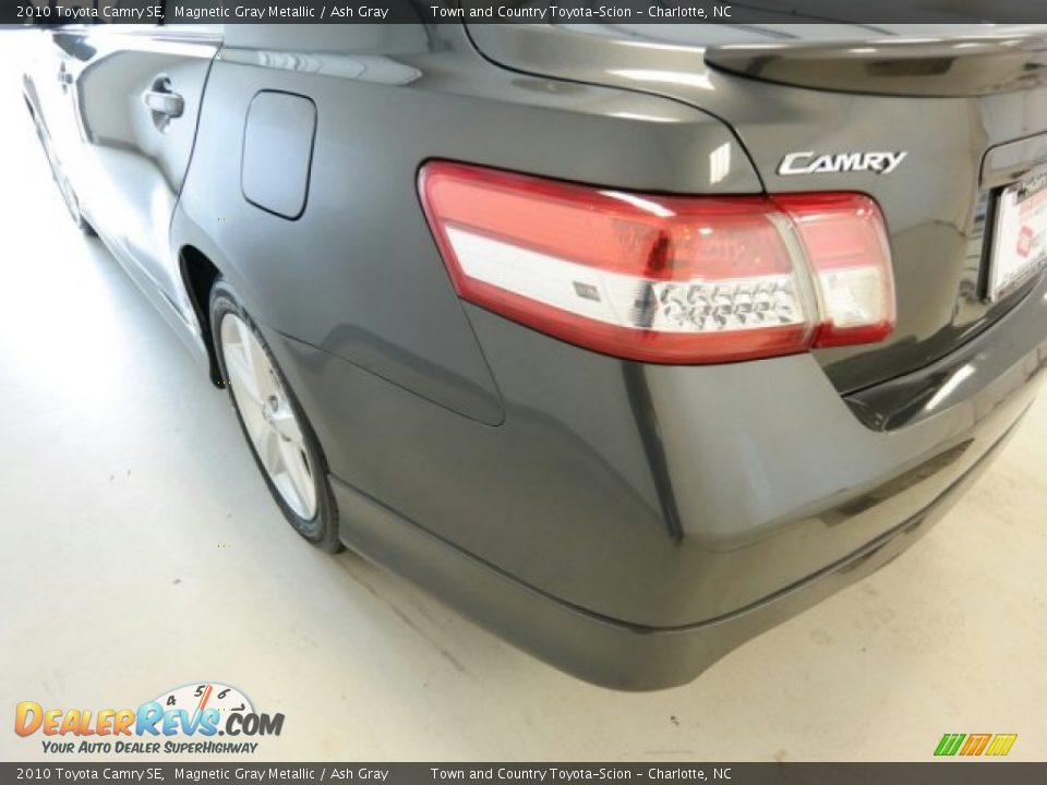 2010 Toyota Camry SE Magnetic Gray Metallic / Ash Gray Photo #12