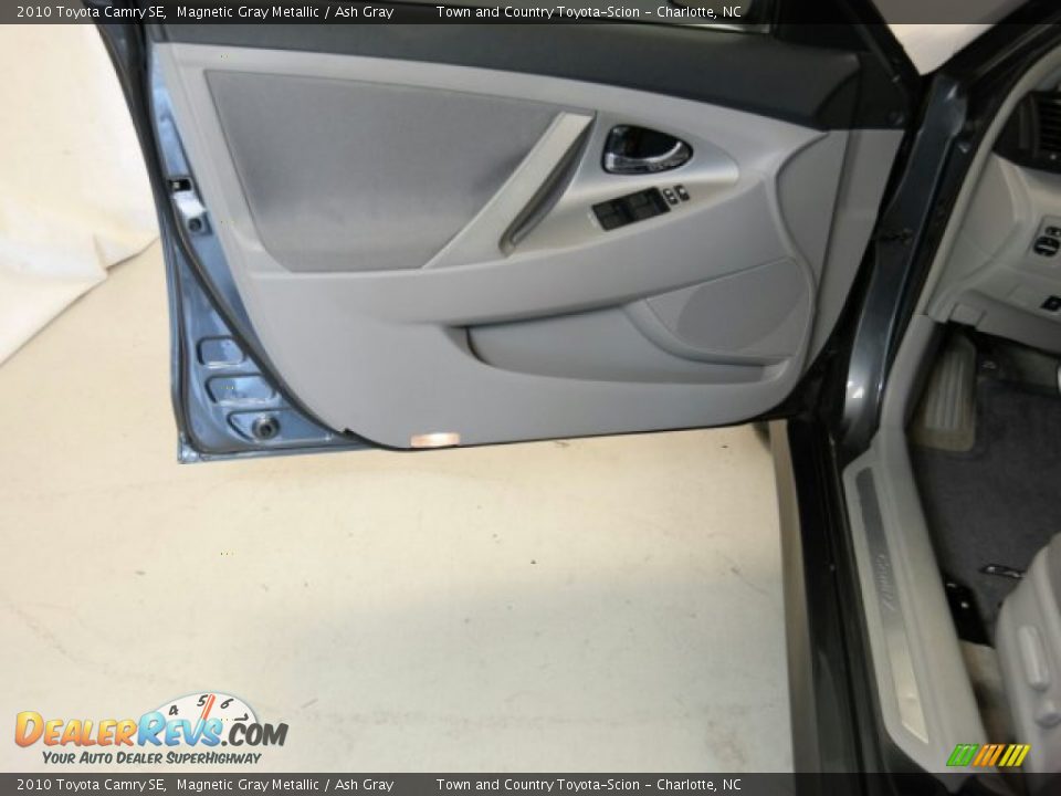 2010 Toyota Camry SE Magnetic Gray Metallic / Ash Gray Photo #16