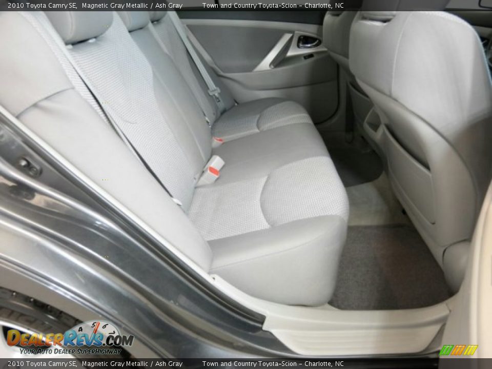 2010 Toyota Camry SE Magnetic Gray Metallic / Ash Gray Photo #22