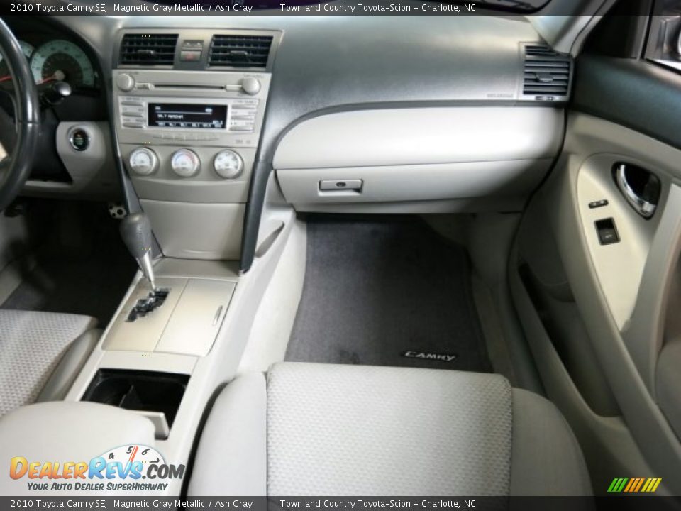 2010 Toyota Camry SE Magnetic Gray Metallic / Ash Gray Photo #24