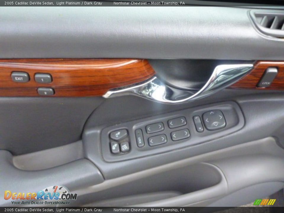 2005 Cadillac DeVille Sedan Light Platinum / Dark Gray Photo #11