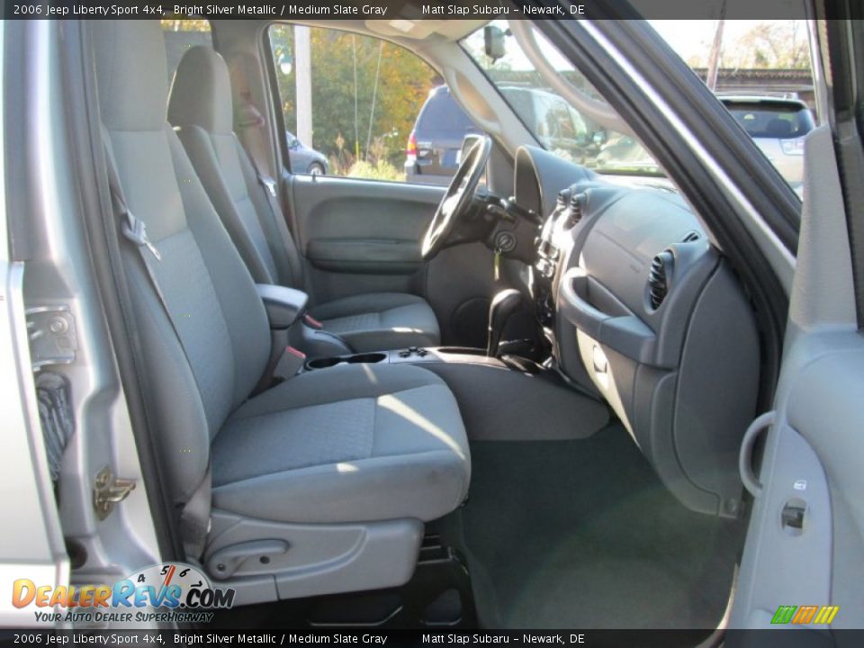 2006 Jeep Liberty Sport 4x4 Bright Silver Metallic / Medium Slate Gray Photo #17