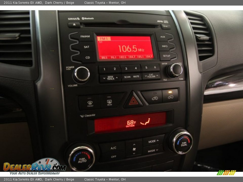 Controls of 2011 Kia Sorento EX AWD Photo #9
