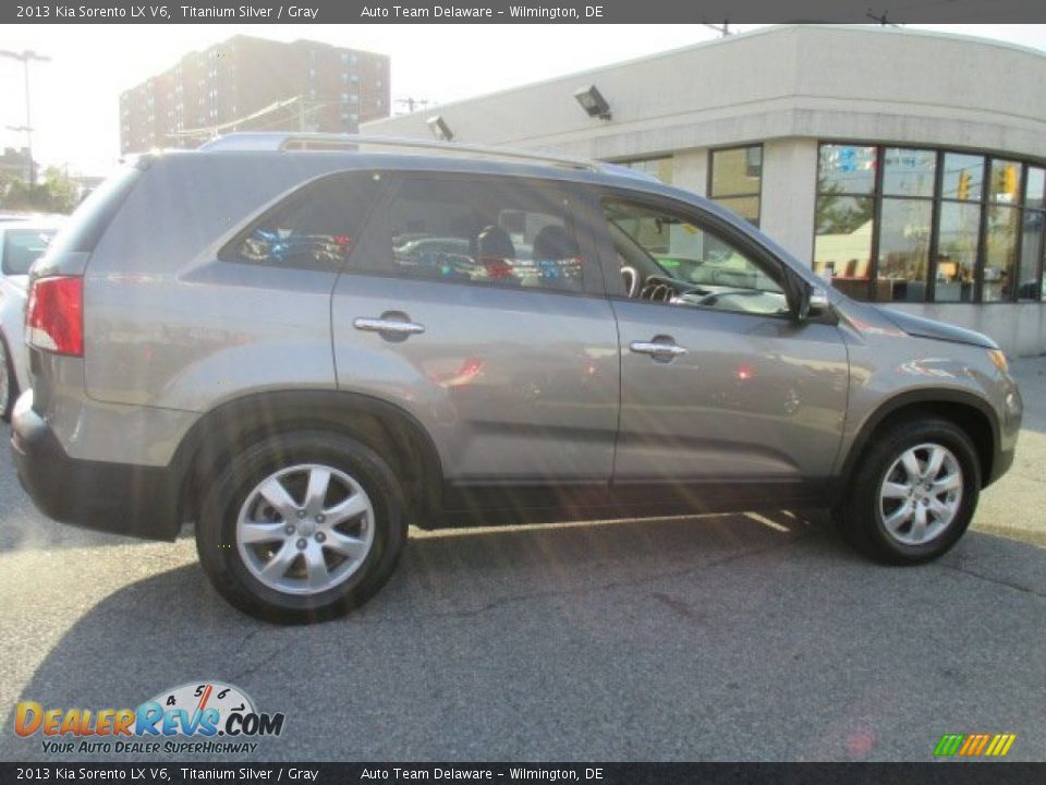 2013 Kia Sorento LX V6 Titanium Silver / Gray Photo #7