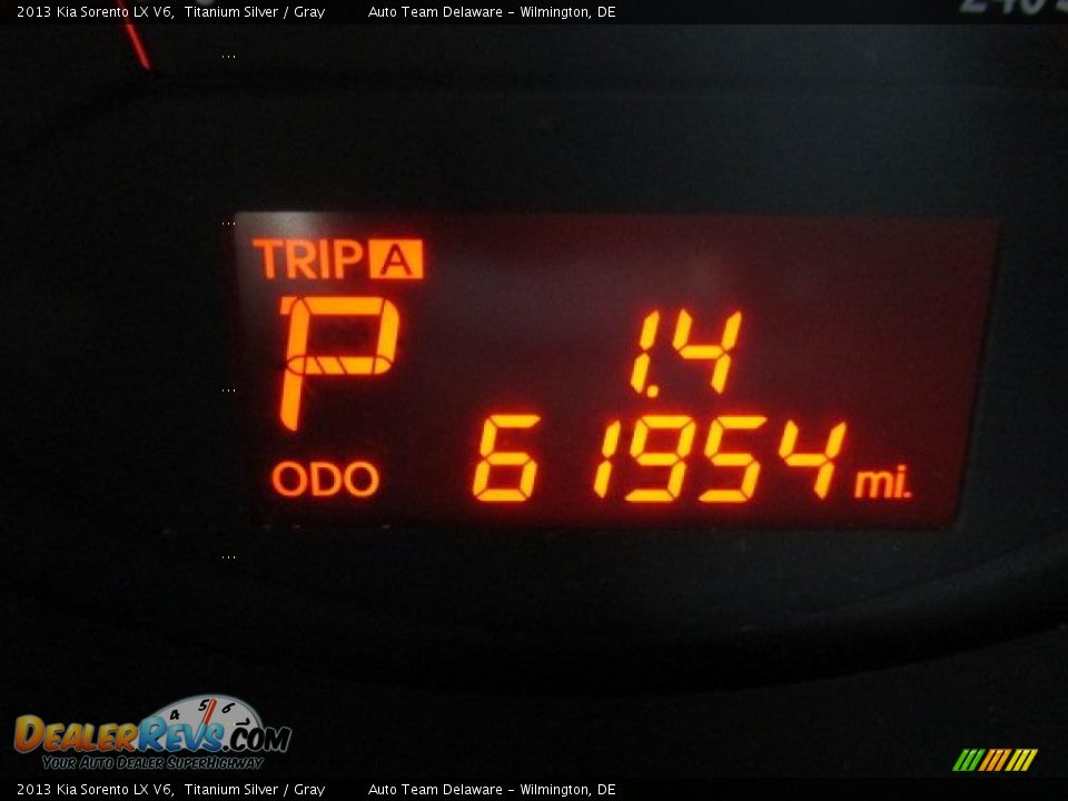 2013 Kia Sorento LX V6 Titanium Silver / Gray Photo #14