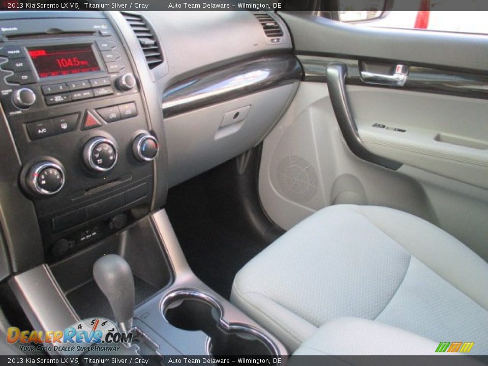 2013 Kia Sorento LX V6 Titanium Silver / Gray Photo #16