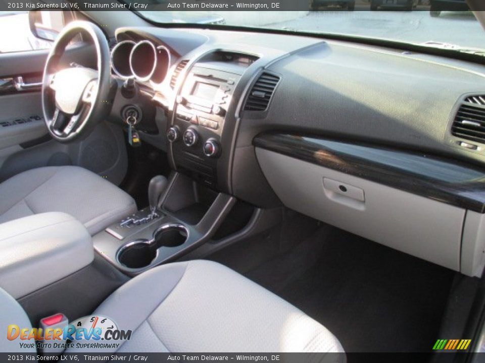 2013 Kia Sorento LX V6 Titanium Silver / Gray Photo #17
