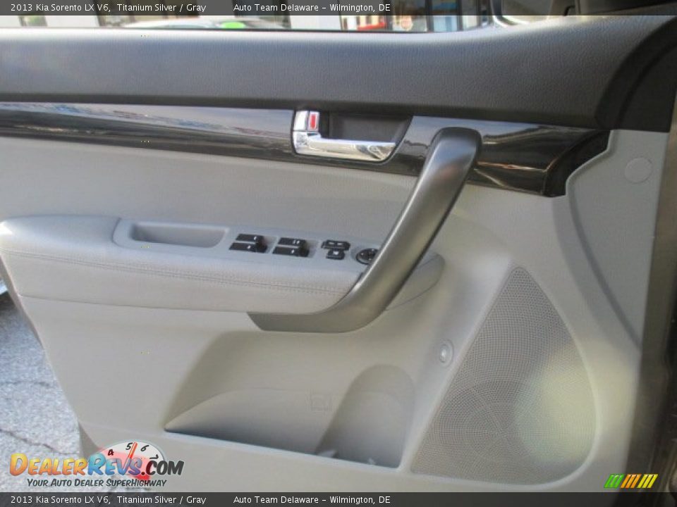 2013 Kia Sorento LX V6 Titanium Silver / Gray Photo #26