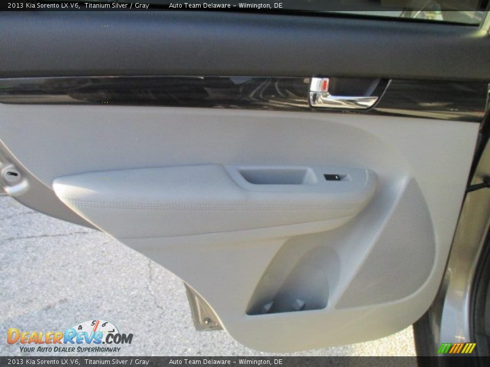 2013 Kia Sorento LX V6 Titanium Silver / Gray Photo #27