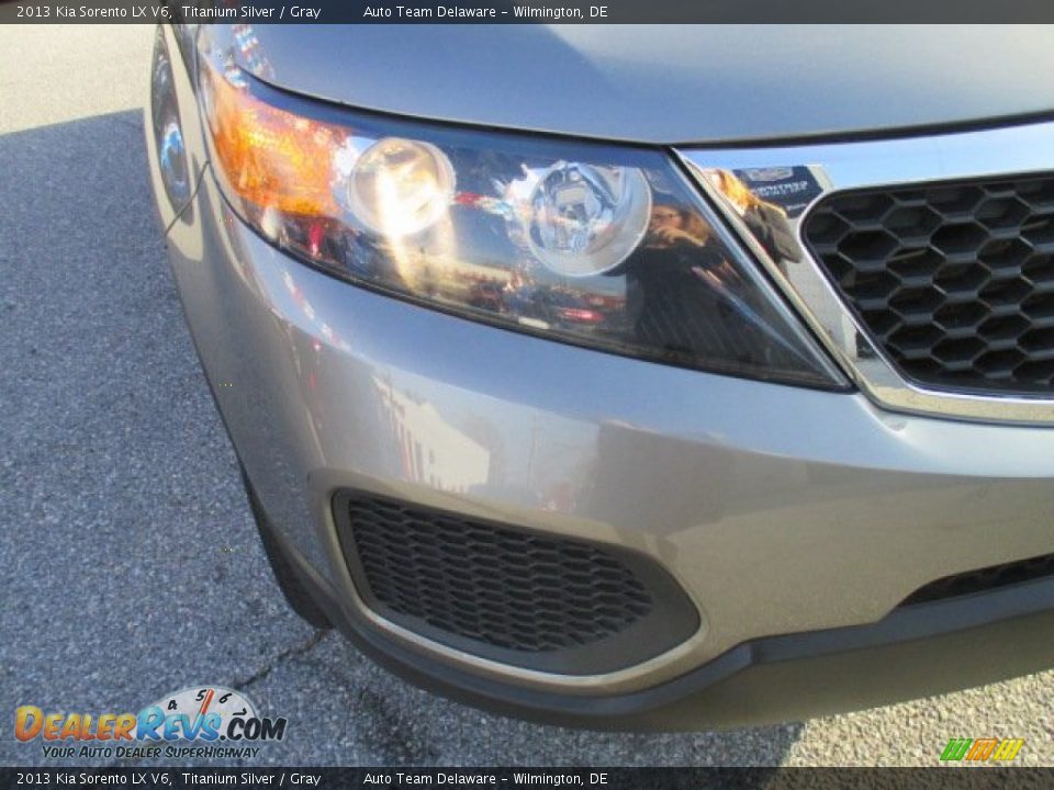 2013 Kia Sorento LX V6 Titanium Silver / Gray Photo #28