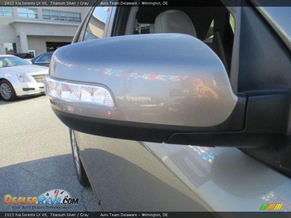 2013 Kia Sorento LX V6 Titanium Silver / Gray Photo #29