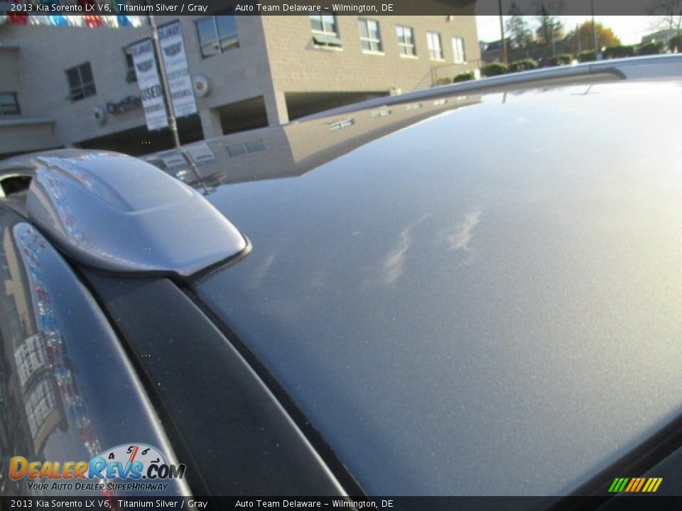 2013 Kia Sorento LX V6 Titanium Silver / Gray Photo #30