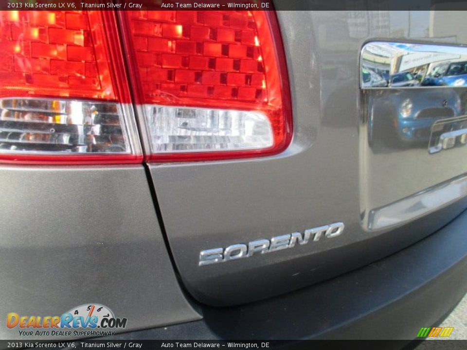 2013 Kia Sorento LX V6 Titanium Silver / Gray Photo #31