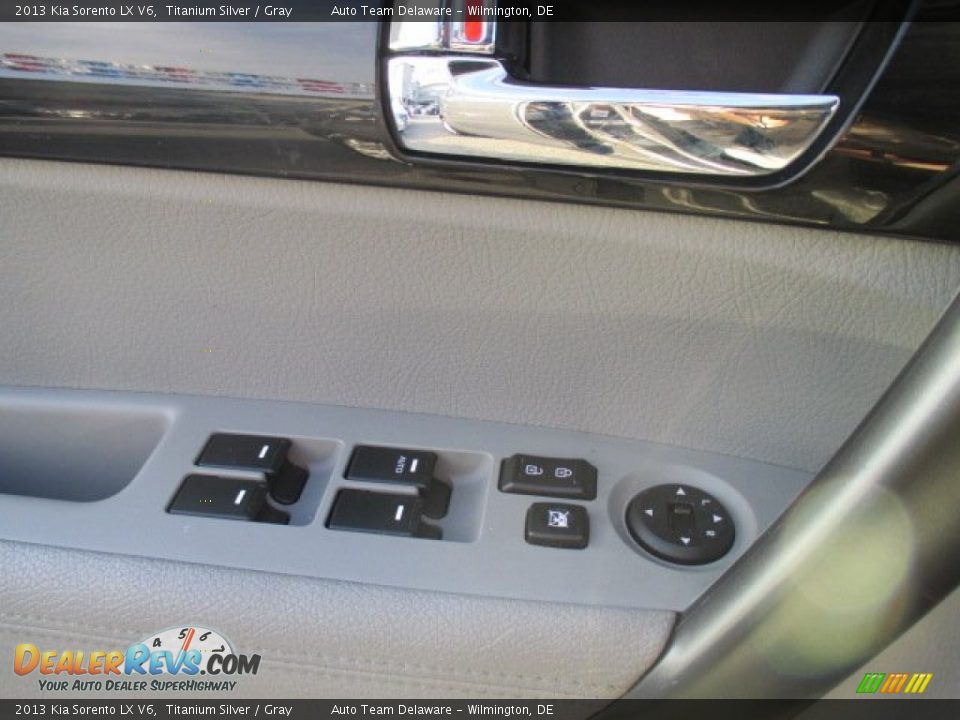2013 Kia Sorento LX V6 Titanium Silver / Gray Photo #32