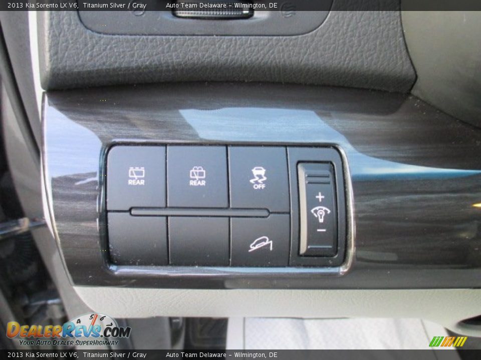 2013 Kia Sorento LX V6 Titanium Silver / Gray Photo #33