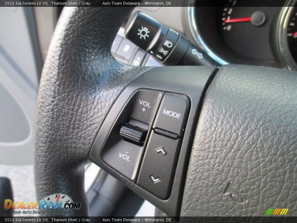 2013 Kia Sorento LX V6 Titanium Silver / Gray Photo #34