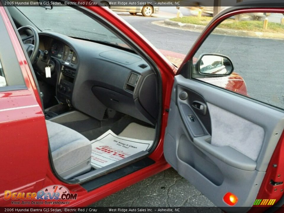 2006 Hyundai Elantra GLS Sedan Electric Red / Gray Photo #9