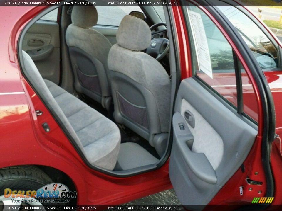 2006 Hyundai Elantra GLS Sedan Electric Red / Gray Photo #10