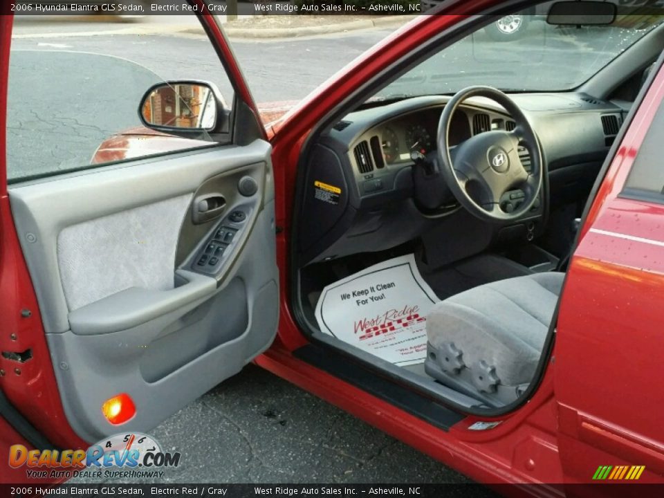 2006 Hyundai Elantra GLS Sedan Electric Red / Gray Photo #12