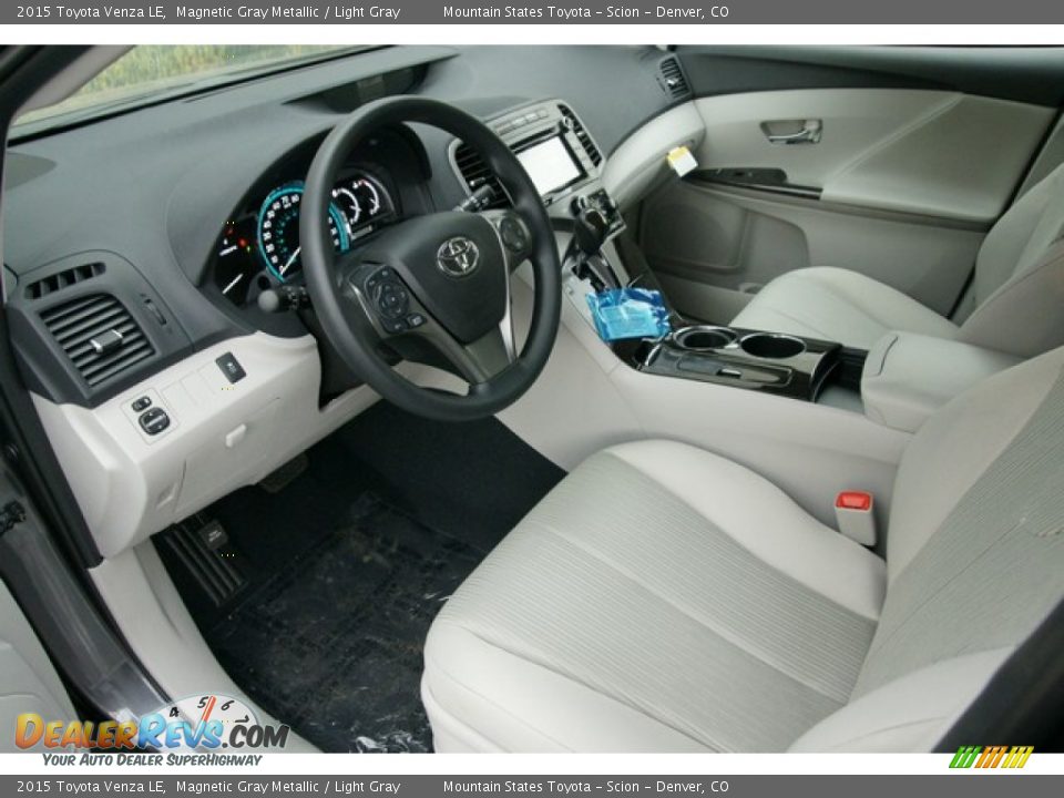 Light Gray Interior - 2015 Toyota Venza LE Photo #5
