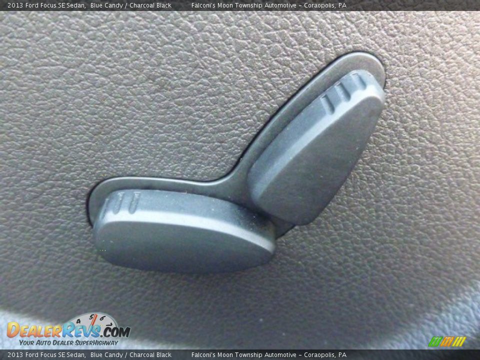 2013 Ford Focus SE Sedan Blue Candy / Charcoal Black Photo #17