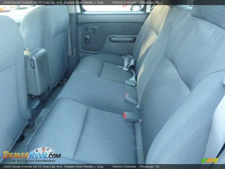 2004 Nissan Frontier XE V6 Crew Cab 4x4 Radiant Silver Metallic / Gray Photo #5