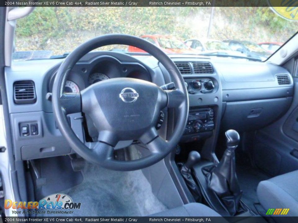 2004 Nissan Frontier XE V6 Crew Cab 4x4 Radiant Silver Metallic / Gray Photo #6