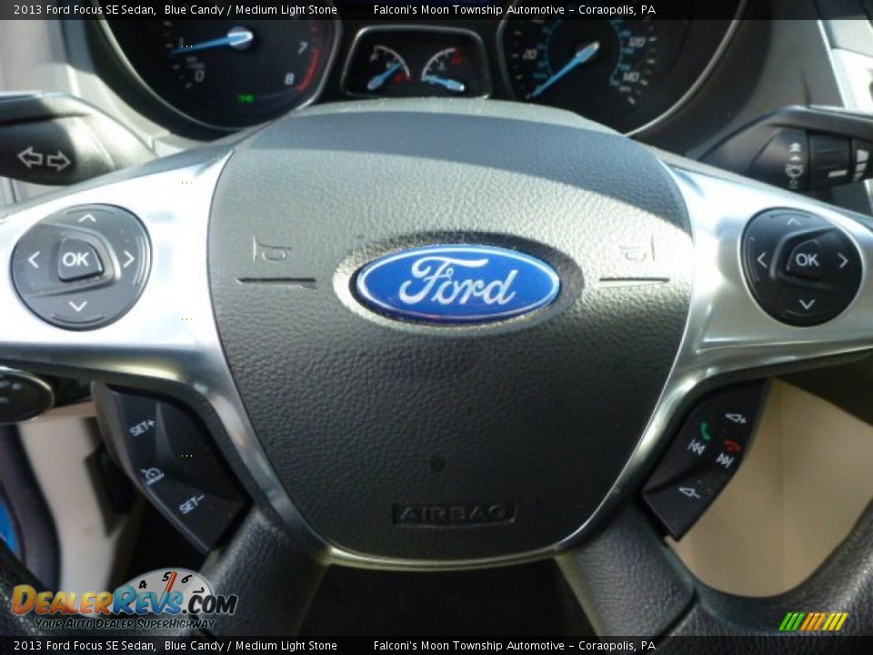 2013 Ford Focus SE Sedan Blue Candy / Medium Light Stone Photo #17