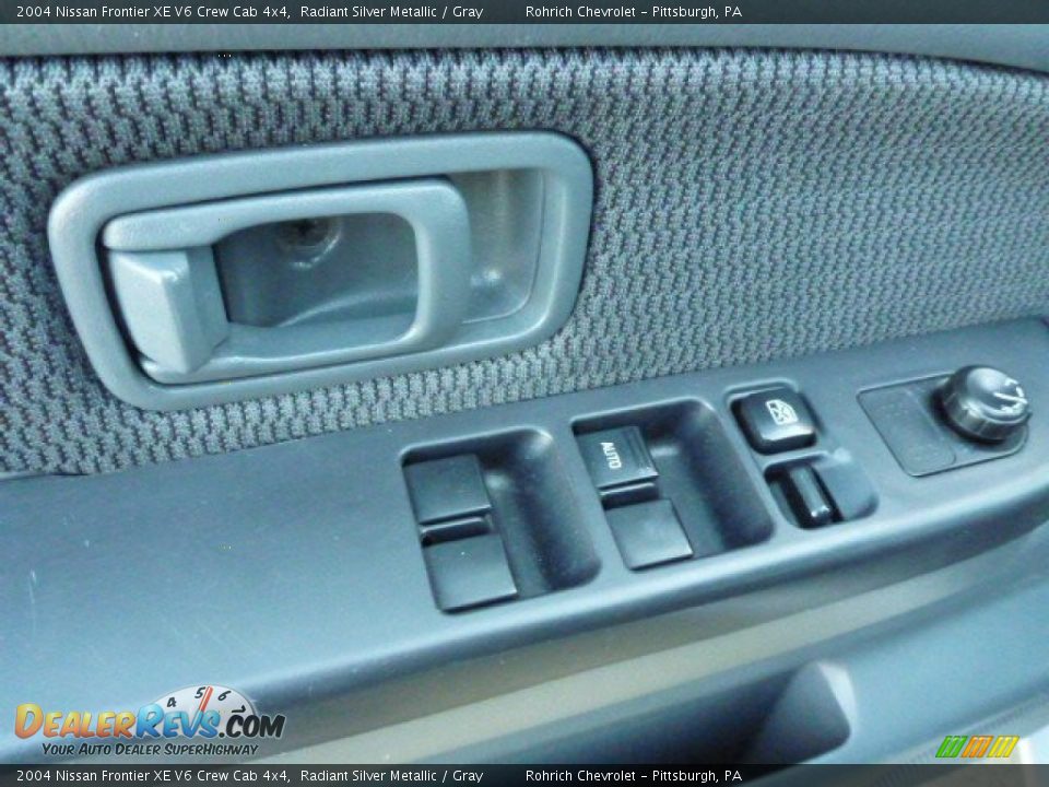 2004 Nissan Frontier XE V6 Crew Cab 4x4 Radiant Silver Metallic / Gray Photo #19
