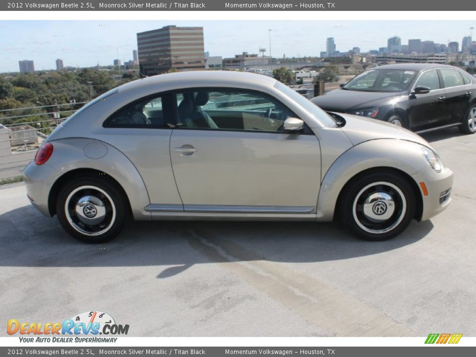2012 Volkswagen Beetle 2.5L Moonrock Silver Metallic / Titan Black Photo #11