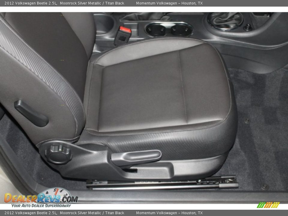 2012 Volkswagen Beetle 2.5L Moonrock Silver Metallic / Titan Black Photo #22