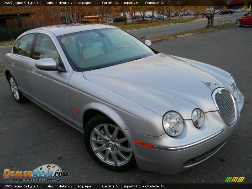 Front 3/4 View of 2005 Jaguar S-Type 3.0 Photo #3