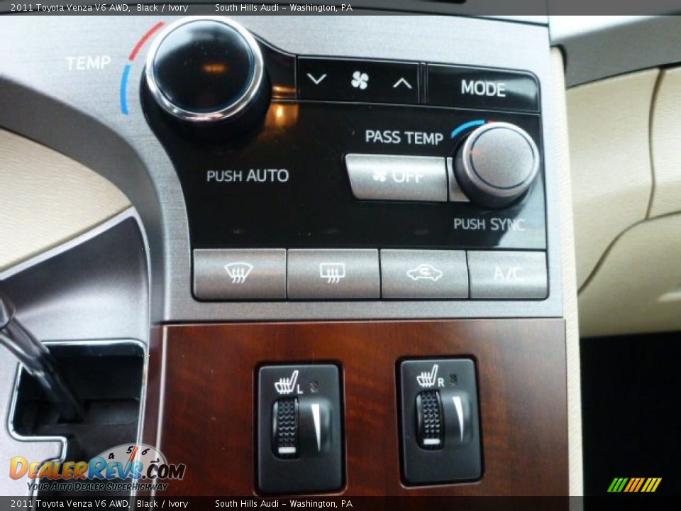 2011 Toyota Venza V6 AWD Black / Ivory Photo #18