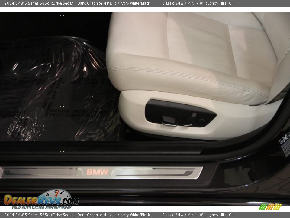 2014 BMW 5 Series 535d xDrive Sedan Dark Graphite Metallic / Ivory White/Black Photo #7