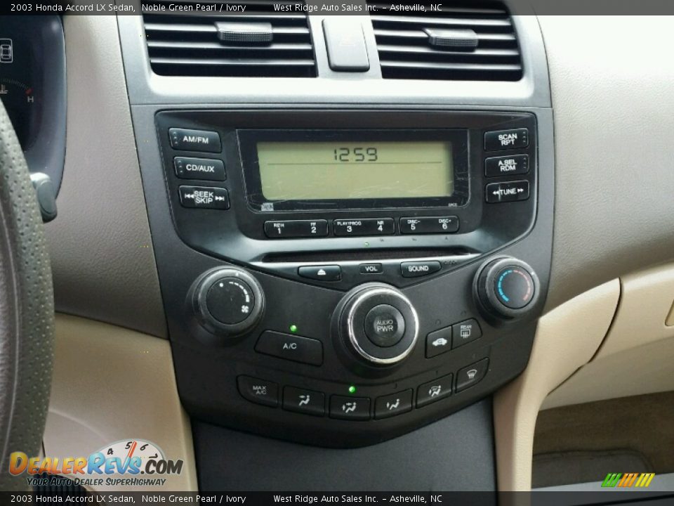 Controls of 2003 Honda Accord LX Sedan Photo #19