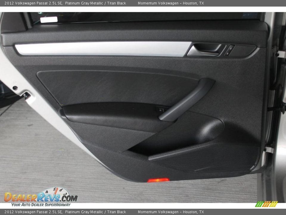 2012 Volkswagen Passat 2.5L SE Platinum Gray Metallic / Titan Black Photo #23