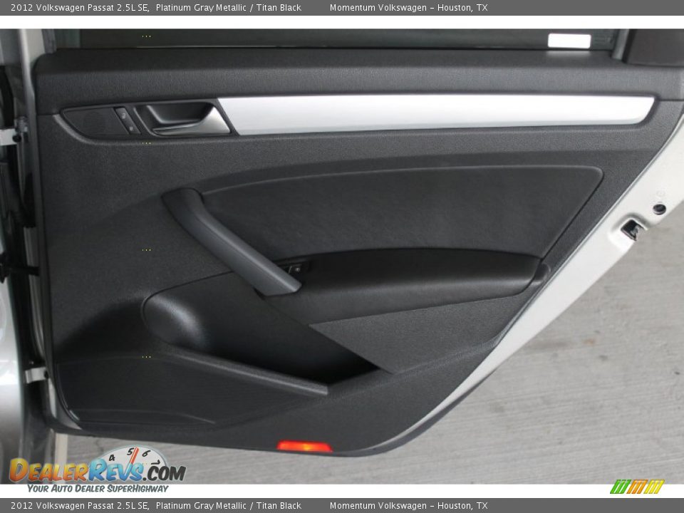 2012 Volkswagen Passat 2.5L SE Platinum Gray Metallic / Titan Black Photo #28