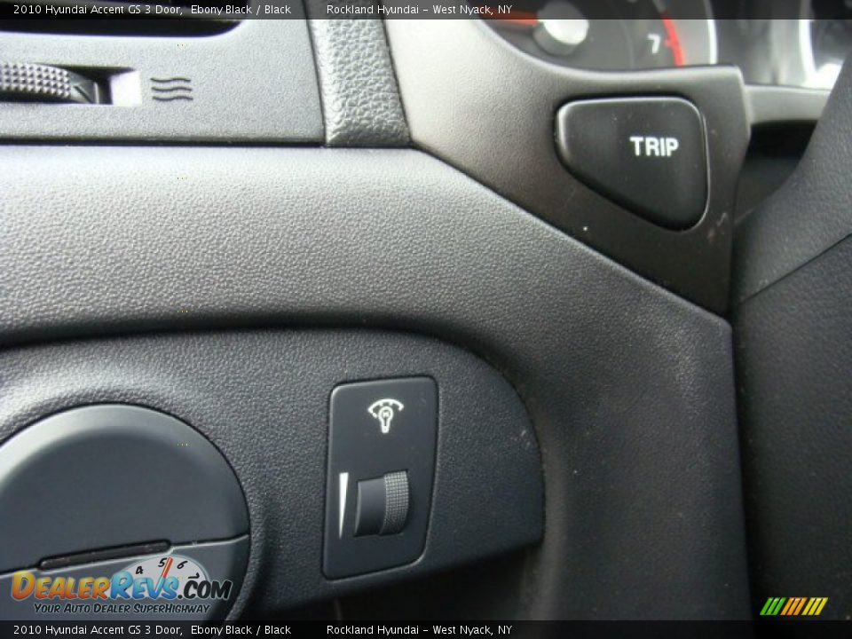 2010 Hyundai Accent GS 3 Door Ebony Black / Black Photo #12