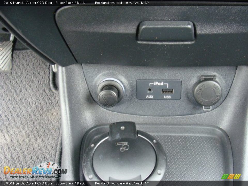 2010 Hyundai Accent GS 3 Door Ebony Black / Black Photo #16