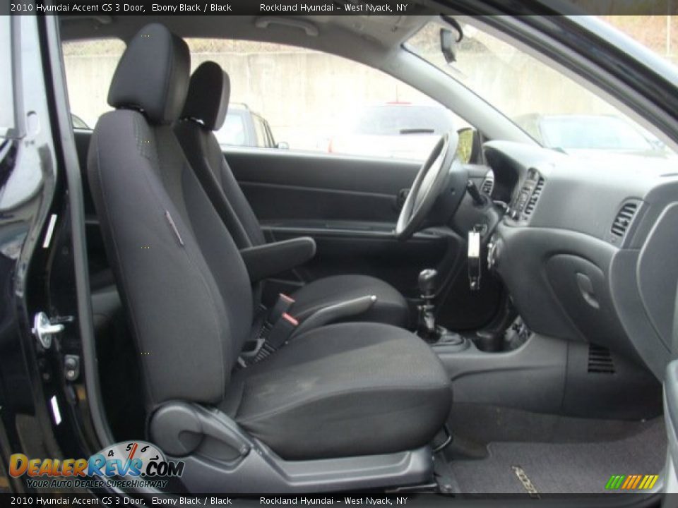2010 Hyundai Accent GS 3 Door Ebony Black / Black Photo #23