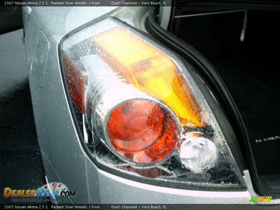 2007 Nissan Altima 2.5 S Radiant Silver Metallic / Frost Photo #7